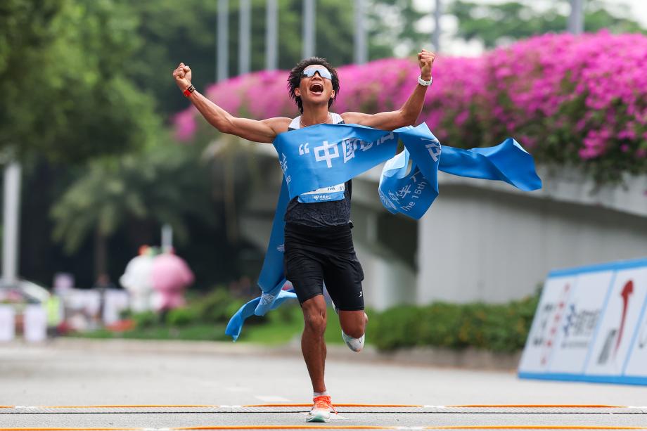 全运会历史首个跨境马拉松何杰夺冠